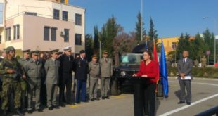 Amerika i ka dhuruar Shqipërisë një paketë automjetesh të blinduara të transportit