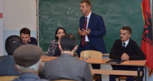 Kandidati për kryetar të Ferizajt nga Vetëvendosja, Faton Topalli, ka paraqitur 31 zotimet për këtë komunë