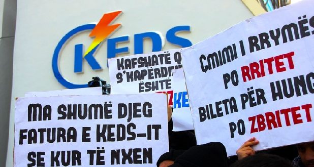 Pakënaqësia ndaj KEDS-it në kulm, sulmohet drejtori turk