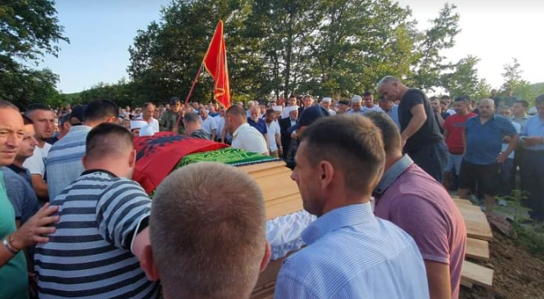 Është varrosur në fshatim Broboniq të Mitrovicës babai i Kadri Veselit, Fazli Veseli