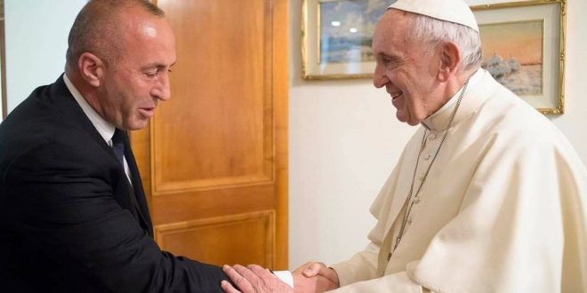 Kryetari i AAK-së, Ramush Haradinaj uron besimtarët katolikë më rastin e Krishtlindjeve