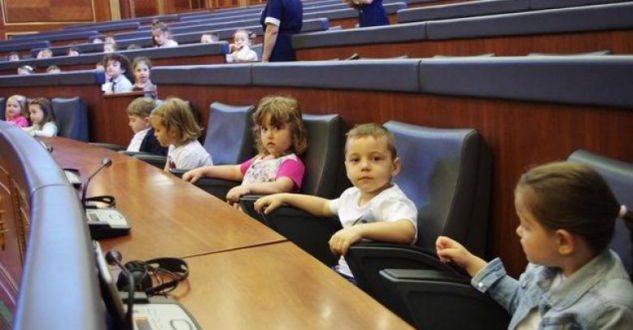 Kuvendi i Republikës së Kosovës shënon sot Ditën e Konventës Ndërkombëtare për të Drejtat e Fëmijëve