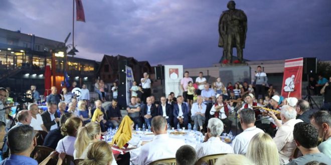 Bekim Jashari: Para shtatores së kryekomandantit UÇK-së, Adem Jasharit po festohet në Sofrën tradicionale