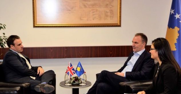 Zëvendëskryeministri, Fatmir Limaj, ka pritur në takim ambasadorin e Britanisë së Madhe në Kosovë, Ruairi O’Connell
