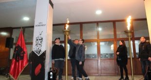 Kryetari i Gjilanit, Lutfi Haziri dhe familjarët e dëshmorëve e kanë ndezur flakadanin e “Flakës së Janarit"
