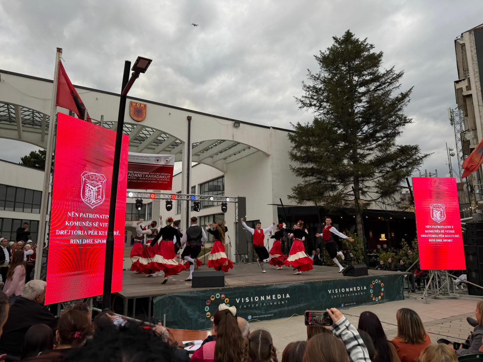 Përmbyllet Manifestimi  Flakadani i Karadakut 2026  në Viti