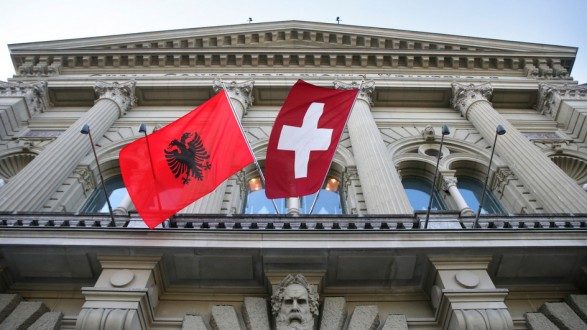Albinfo.ch: Shqiptarët zënë vendin e katërt të popullatës së huaj në Zvicër