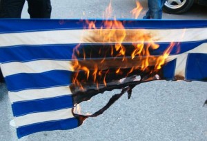 Lëvizja për Shqipëri të Bashkuar ia vuri zjarrin flamurit grek në fshatin Kranë të Delvinës