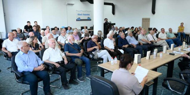 Dr. Skënder Demaliaj: PROFESOR AHMET QERIQI – FIGURË E NDRITUR E KOMBIT SHQIPTAR, INTELEKTUAL HERO ME INTEGRITET TË LARTË PROFESIONAL E MORAL, KAMPION I MBROJTJES SË ÇËSHTJES KOMBËTARE DHE I BASHKIMIT KOMBËTAR