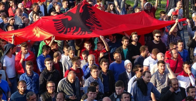 Shqiptarët në Maqedoni po kërkojnë të drejtat e tyre të mohuara në vitin 2001