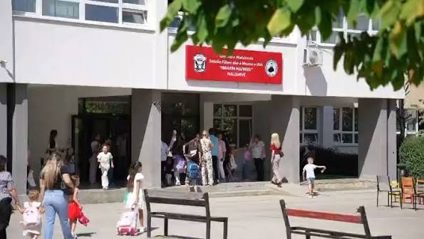 Dy breza të bashkuar përmes librit