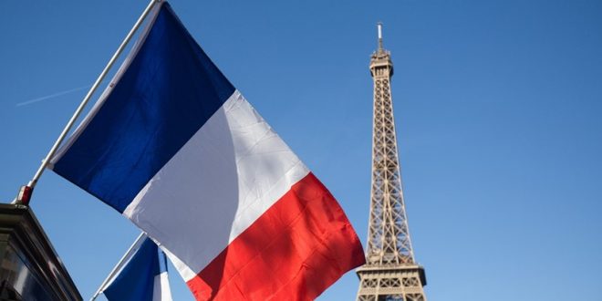 Franca mori vendim për të ndaluar përfundimisht telefonat celularë në shkollat fillore dhe tetë-vjeçare