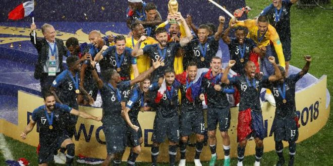 Franca është kampionia e re e botës pas fitores 4:2 ndaj Kroacisë në finalen e Kupës së Botës