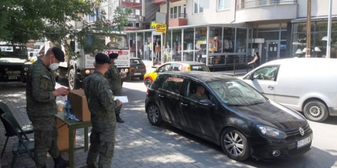 Forca e Sigurisë së Kosovës ka shpërndarë sot maska për të gjithë qytetarët në të gjithë vendin