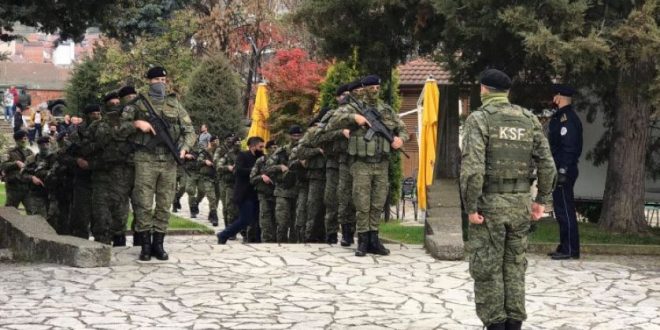 FSK parakalon në Rahovec si dhe bënë nderime pranë shtatores së heronjve të kombit Xhelal Hajda dhe Selajdin Mullabazi