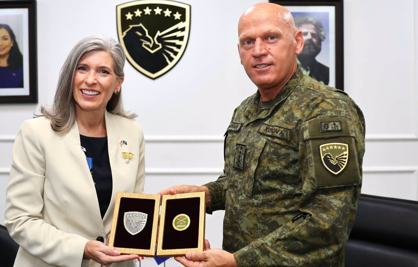 Komandanti i FSK së  Bashkim Jashari  pret senatoren amerikane Joni Ernst