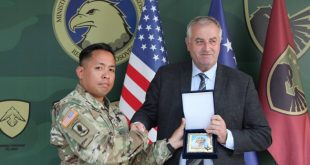 Forca e Sigurisë së Kosovës e nderoi me medalje atasheun e Mbrojtjes së SHBA-së, majorin Juan Murillo