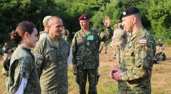 Tetari i Komandës së Forcave Tokësore të FSK-së, Sokol Ahmeti shpallet ‘Ushtari më i mirë ndërkombëtar’ në Slunj të Kroacisë