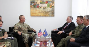 Ministri për Forcën e Sigurisë së Kosovës, Rrustem Berisha priti sot në takim komandantin e Gardës Kombëtare të Ajovës-SHBA-ve, gjeneral majorin Thimoty Orr