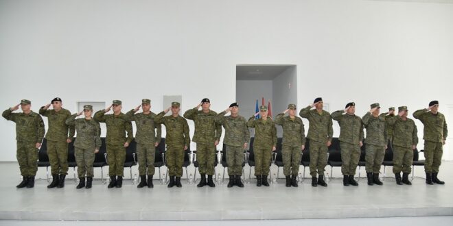 Në ambientet e Komandës së Doktrinës e Stërvitjes u mbajt ceremonia e “Kursit të Rreshter Majorëve”, gjenerata e parë në këtë nivel