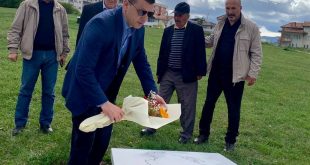 Nënkryetari i OVL-UÇK-së, Migjen Shala, viziton varrezat e dëshmorëve: Islam Berisha dhe Hamzë Behrami