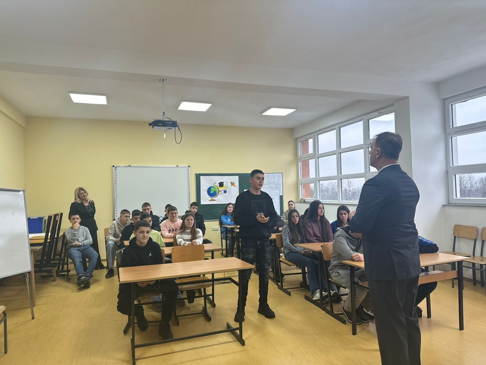 Në disa shkolla të komunës së Deçanit u mbajtën ligjërata informuese  në kuadër të fushatës  16 Ditët e Aktivizimit kundër Dhunës në Familje dhe në Baza Gjinore 