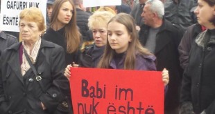 Para Ambasadës së Maqedonisë në Prishtinë edhe sot u mbajtën protesta me kërkesë për lirimin e Gafurr Dugollit