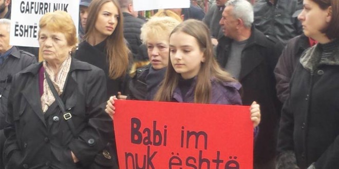 Para Ambasadës së Maqedonisë në Prishtinë edhe sot u mbajtën protesta me kërkesë për lirimin e Gafurr Dugollit