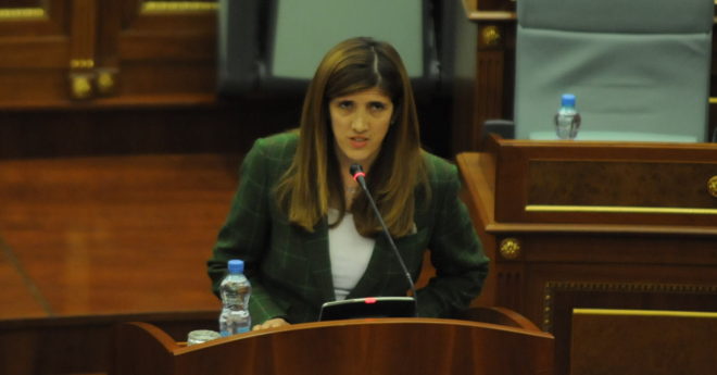 Ganimete Musliu akuzon deputetet e VV së për bullizëm ndaj Paris Gurit në Kuvend