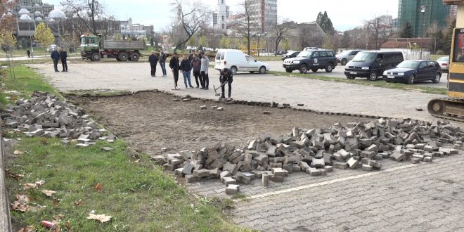 Pas dyshimeve për varrezë masive nesër në parkingun e Fakultetit të Arteve në Prishtinë fillojnë gërmimet
