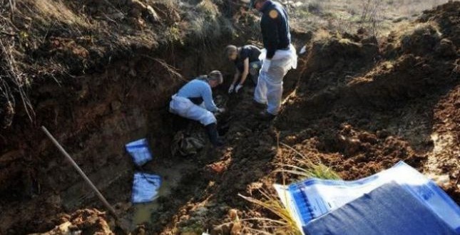 Kanë filluar gërmimet për të pagjeturit në tri vend-varrime në Kosovë, kërkohen edhe tri të tjera, në Serbi