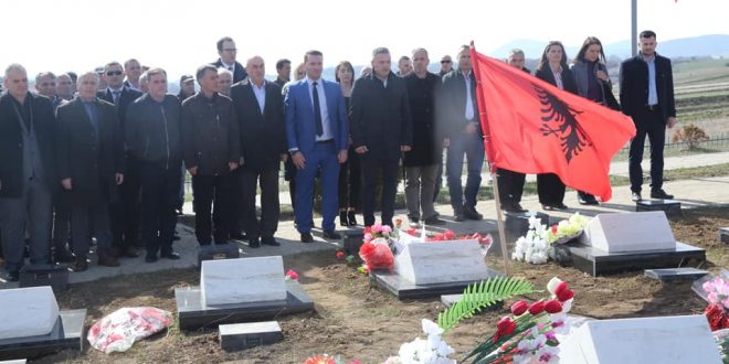 Sot në Marinë të Skenderajt janë nderuar dëshmorët Xhavit e Arsim Gashi në 20-vjetorit e rënies së tyre në altarin e lirisë