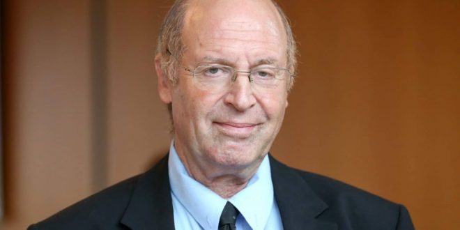 Gjermani i jep i Urdhrin e Kryqit të Meritës, historianit izraelit, Gideon Greif, mohuesit të gjenocidit të Srebrenicës