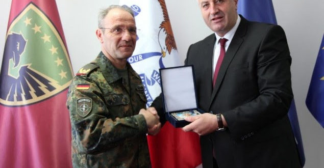 Ministri Berisha priti në vizitë lamtumirëse gjeneralin Mosmman