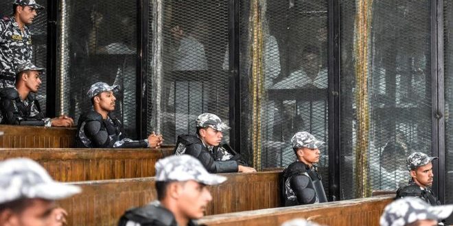 Një gjykatë egjiptiane ka dënuar me vdekje 75 persona për demonstratat e protestat e vitit 2013