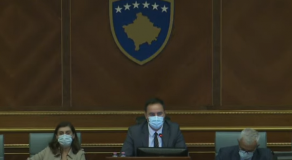 Kryetari i Kuvendit, Glauk Konjufca kërkon nga deputetët që të jenë shembull për respektim të masave kundër pandemisë