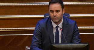 Tani kur është kryekuvendar, Konjufcën e nervozon mungesa e deputetëve, në sallë dhe s flet çka u ka bërë në Kuvend