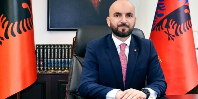 Në Shqipëri, është shkarkuar nga detyra drejtori përgjithshëm i Policisë së Shtetit, Gledis Nano