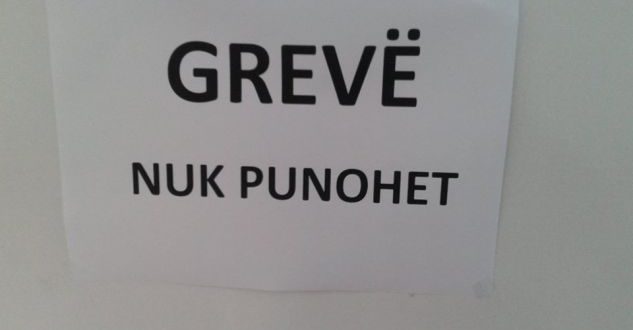 Institucionet arsimore dhe ato shëndetësore sot mbajnë grevë për ta kundërshuar vendimin e Kushtetueses