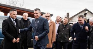 Këshilltarë komunal të PDK-së, AKR-së, Vetëvendosjes” dhe IQ “41000 në Skenderaj e bojkotojnë kryetarin Jashari