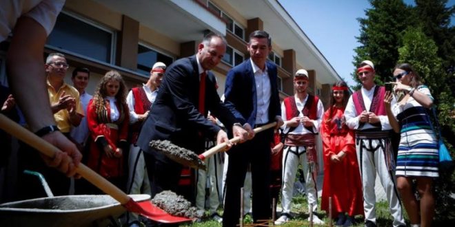 Në ambientet e Universitetit të Prizrenit u vendos gurëthemeli i shtatorës së Ukshin Hotit