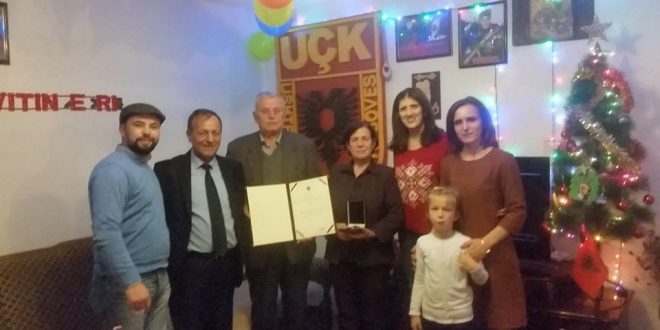 Kryetari Thaçi ka ndarë dekoratën me Urdhrin "Luftëtari i Lirisë, Adem Jashari", për dëshmorin e kombit Lulëzim Guta