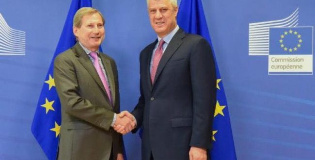 Kryetari Thaçi dhe komisioneri i BE-së, Johannes Hahn diskutojnë për agjendën evropiane të Kosovës