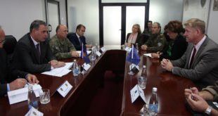 Ministri Haki Demolli priti zëvendës asistentin për operacione të Sekretarit gjeneral të NATO-s, John Manza