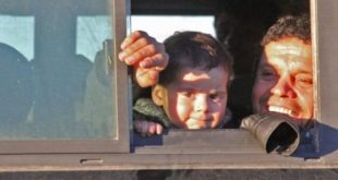 Turqia po i mbush autobusët me banorët e Halepit, duke i nxjerrë civilët nga ferri fashist i Assadit