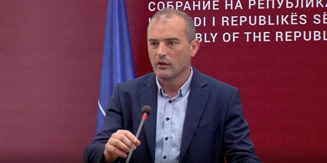 Deputeti Halil Snopçe, kërkoi që të tërhiqet propozim ligji për ndryshimet në ligjin për shërbim në Armatën e Maqedonisë