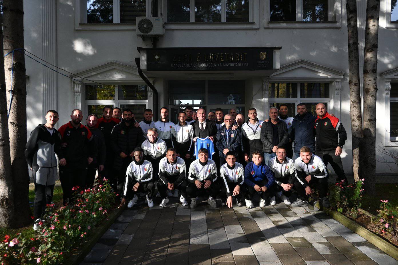 Kryetari Haliti priti në takim përfaqësuesit e KF  Vllaznia  nga Pozherani