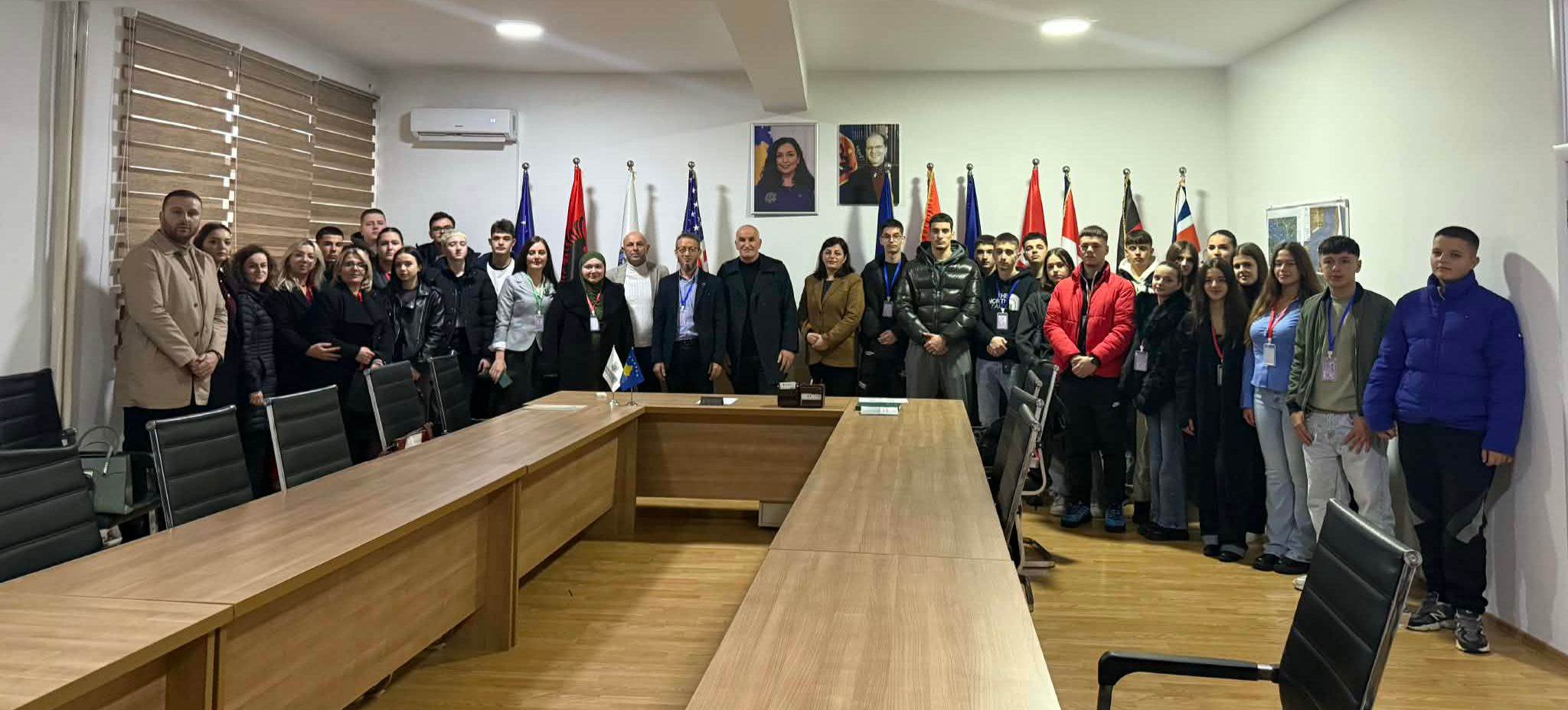 Kryetari Haliti  pret në takim nxënësit nga Sarajeva të cilët janë bashkëpunim me nxënësit nga Pozherani