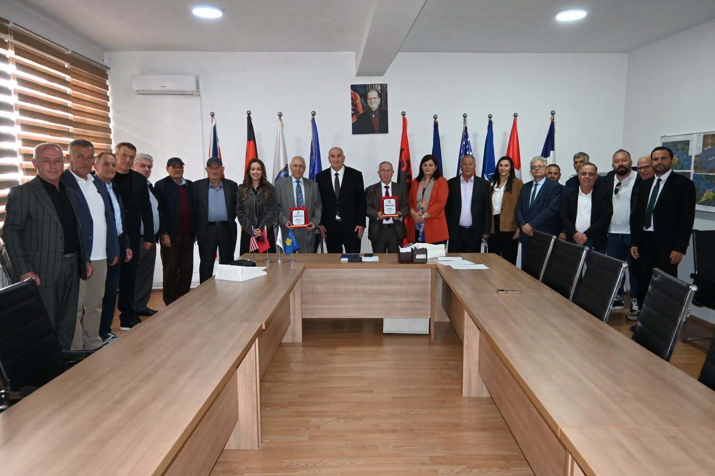 Kryetari Haliti nderoj me mirënjohje Ilaz Ismajlin dhe Emrush Tafën