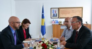 Ministri i Financave Bedri Hamza priti në takim shefin e Bankës Botërore në Kosovë Marco Mantovanelli